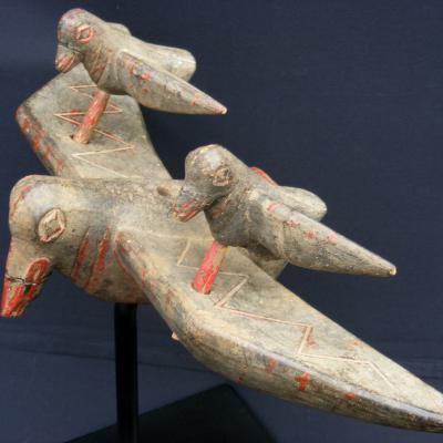 Set of flying birds, given to a decorated farmer; “meillieur cultivateur”. L. 56cm. Senoufo,Ivory Coast. On steel socle.