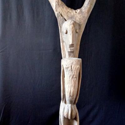 Beautifully sculpted Toguna-support from the village of Dioundourou. H. 148 cm. Dogon. Mali